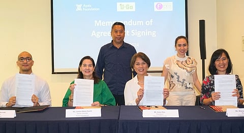 AYALA Foundation Inc. and Filipina CEO Circle officials show the signed agreement on scholarship grants for women: (seated, from left) Paul Vincent Mercado, AFI senior director for marketing and donor relations; Joanna Duarte, AFI senior director for community development; Karen Roa, FCC president; and Marissa de Ungria, FCC trustee. Standing are Chris Cabiles, AFI marketing and donor relations manager and Christine Villongco, FCC treasurer.