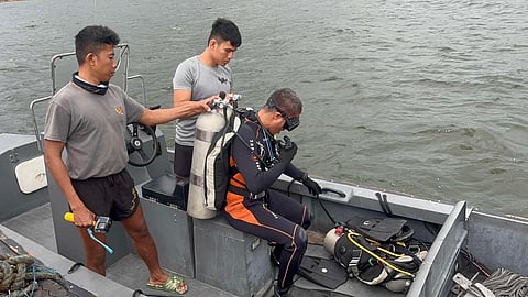 (FILE PHOTO) A MEMBER of the Philippine Coast Guard Special Operations Force readies to dive during an underwater operation for the sunken MT Terranova in the vicinity waters of Limay, Bataan last 10 August.
