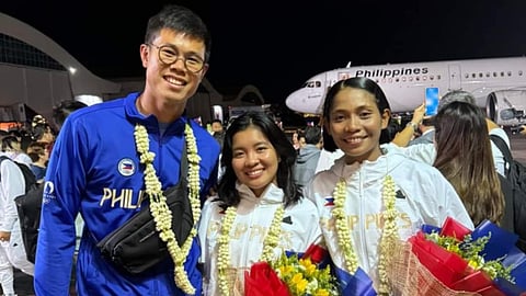 SAMANTHA Catantan (middle) gets reunited with fellow national team members Ernest John Obiena and Joanie Delgaco after their victorious stint in the Paris Olympics.
