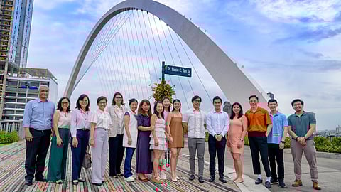 (L-R:) Chris Maglanoc, Group Head of AyalaLand Estates, Inc. (ALEI); Mia Quimpo, Planning, Innovation & Urban Design (PID) Head, ALEI; Mel Ignacio, Senior Development Head for Parklinks; Meean Dy, President & CEO of Ayala Land, Inc. (ALI); Mariana Zobel de Ayala, ALI SVP, Leasing & Hospitality Group Head and AEPDC Vice Chairman; with the Tan family represented by Lucio Tan III, president of Lucio Tan Group, Inc and AEPDC board member (5th from the right)