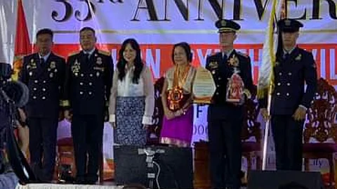 QC Fire Marshal Sr. Supt. Florian Guerrero with Sen. Cynthia Villar, Malabon Mayor Jeannie Sandoval, and BFP-NCR Chief Supt. Nahum Tarroza following the "Best Fire District" Award presentation.