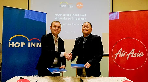 Hop Inn Hotel Senior Vice President of International Operations, Kirill Mokronosov, and AirAsia Philippines Chief Executive Officer, Ricky Isla, sign partnership agreement to launch "Hop Inn 10 Hotels: Stay and Fly Promo" to celebrate the opening of Hop Inn's 10th hotel in the Philippines.
