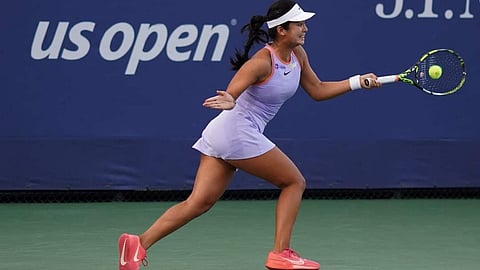 Female tennis player in competition