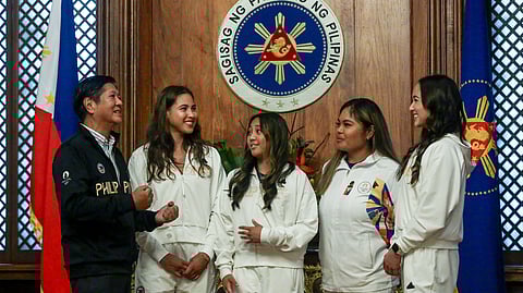 PRESIDENT Ferdinand R. Marcos Jr. chats with athletes Levi Ruivivar, Emma Malabuyo, Dottie Ardina and Aleah Cruz Finnegan during a meet and greet at the President’s Hall in Malacañang Palace, where they receive a Presidential Citation and P1 million cash incentive on Thursday.
