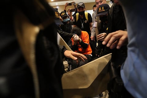 No place to Guo Personnel of the National Bureau of Investigation (NBI), Department of Justice, Philippine National Police and Bureau of Immigration (BI) ensured Sheila Guo (in orange shirt), sister of suspended Bamban, Tarlac Mayor Alice Guo, was in the hands of the law upon her arrival at the Ninoy Aquino International Airport Terminal 1 in Pasay City on Thursday, 22 August, with Lucky South 99’s authorized representative Cassandra Li Ong (not in photo). Sheila Guo and Ong were arrested in Indonesia on 22 August.