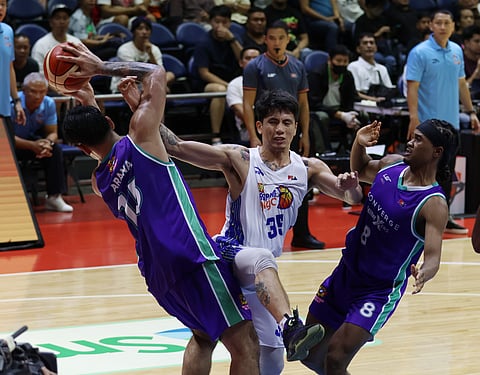 KIM Ayurin of TNT Tropang Giga fights Justin Arana and Schonny Winston of Converge for ball possession during their PBA Governors’ Cup game last night at the Smart Araneta Coliseum.