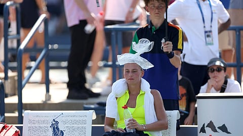 Cooling down: Marta Kostyuk of Ukraine tries to beat the heat against Harriet Dart of Great Britain