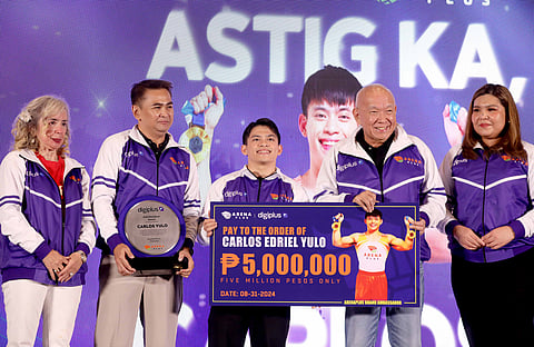 Paris Olympics double gold medalist Carlos Yulo beams with pride after formally receiving his P5 million from DigiPlus chairman Eusebio Tanco of Arena Plus on Saturday at the Araneta Center in Cubao. Joining them are gymnastic association head Cynthia Carrion (left), DigiPlus head of off-line operations Jasper Vicencio and and DigiPlus vice-president Celest Jovenil.