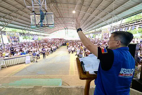 Senator Go inspects Davao SHC, leads relief operation