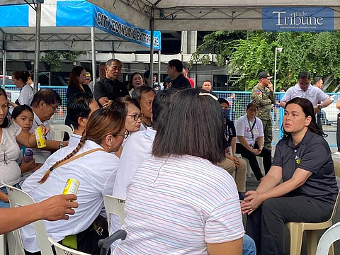 TRIBUNE-vp-sara-with-people