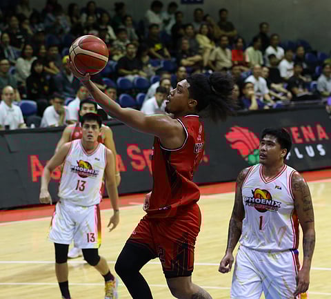 SEDRICK Barefield drops 32 points to lift Blackwater to a 123-111 win over Phoenix in the PBA Governors’ Cup last night at the Smart Araneta Coliseum.