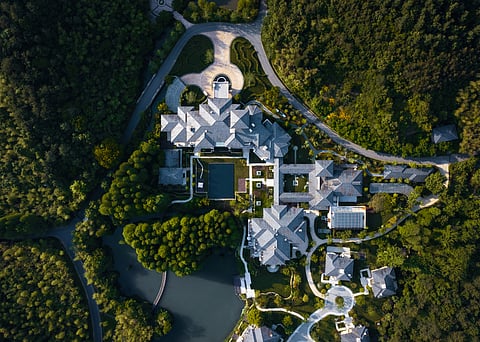 CLINIQUE La Prairie Anji is situated at Dragon Palace, approximately 180 km from Shanghai West and 75 km from Hangzhou North.