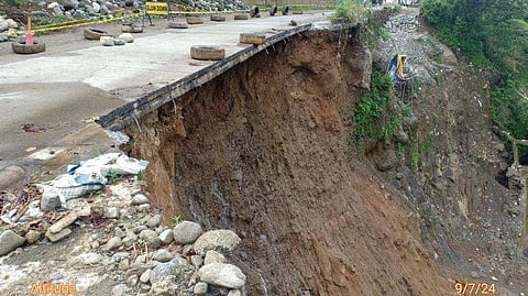 Kennon road closed to motorists