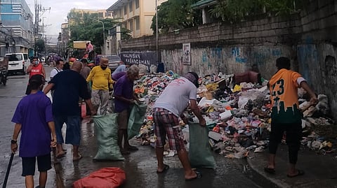 Malabon brgy residents dismayed over amassing trash