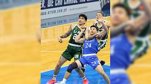 KEVIN Quiambao of La Salle responds to Ateneo’s pesky defense by getting his teammates involved during their UAAP Season 87 men’s basketball game last Sunday.
