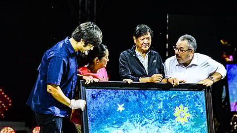 PRESIDENT Ferdinand ‘Bongbong’ Marcos Jr. (second from right) gets a commemorative gift from International Volleyball Federation general director Fabio Azevedo (right) during the ‘PH to Serve’ event that marked the one-year countdown for the country’s hosting of the 2025 FIVB Men’s Volleyball Championship. Also shown are First Lady Liza Araneta-Marcos (second from left) and Presidential Son William Vincent Marcos.