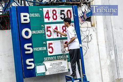 (FILE PHOTO) A gas station attendant adjusted the fuel prices on 17 September 2024. Starting on that date, gasoline prices will decrease by at least P1 per liter, diesel by P1.30, and kerosene by P1.65.
This reduction is due to weak global demand and concerns about oversupply, especially from China and the U.S. Recent data indicates that gasoline and diesel prices have increased by P5.85 and P3.05 per liter to date, respectively.
This price reduction follows similar cuts from the previous week, driven by low demand and plans by oil-producing nations to boost output.