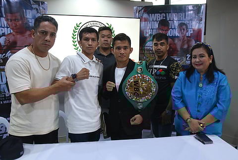 Main event fighters Melvin Jerusalem(third from right) and Mexican mandatory challenger Luis Castillo (second from left) promise to deliver fistic fireworks in their WBC minimumweight title fight this Sunday in Mandaluyong City. Joining them are Mexican trainer Eduardo Montiel (left), promoter JC Mananquil (third from left), Filipino trainer Michael Domingo and Blow-By-Blow head Marife Barrera.