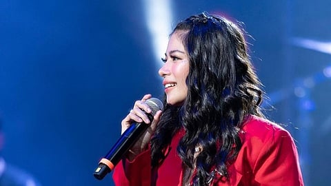 Gigi De Lana and band return to U.S. for tour