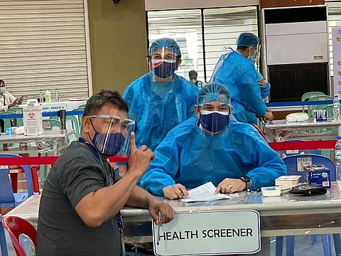 Malabon health workers receive Covid allowance