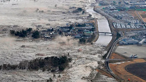 Small tsunamis hit Japan Islands