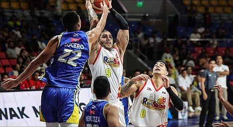 Elasto Painters survive Hotshots