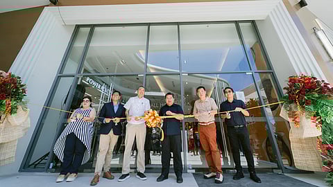 Filinvest Malls Opening Ribbon Cutting Ceremony. From left: Azl Narvaez, VP & Head of Strategic Lease, Filinvest Malls; Mitch Dumlao, First Vice President & Retail Business Unit Head, Filinvest Malls; Edward Du, President, Negros Oriental Chamber of Commerce & Industry; Mayor Felipe Remollo, Dumaguete City; Danford Sy, VP for Membership, Negros Oriental Chamber of Commerce & Industry; Kelly Tan, Head of Business Development, Filinvest Malls.