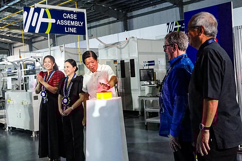 Ready for sustainable manufacturing President Ferdinand R. Marcos Jr. inaugurates StB Giga Factory — the Philippines’ first manufacturing plant for lithium-iron-phosphate or EV batteries by Australian firm StB Capital Partners — at the Filinvest Innovation Park, New Clark City, on Monday, 30 September. Joining the President at the ceremonial push button are (from left) Australian Ambassador to the Philippines H. E. Hae Kyong-Yu, Department of Trade and Industry Acting Secretary Cristina Aldeguer-Roque, StB Capital Partners chairman Trevor St Baker and STB Giga president and CEO Dennis C. Ibarra. The StB Giga Factory is expected to generate 2,500 jobs.