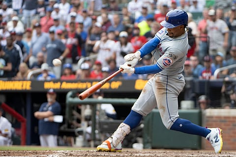 Francisco Lindor hammers a home run that sparked the New York Mets’ rally en route to an 8-7 win over the Milwaukee Brewers.