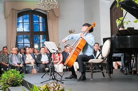 Encore! He gave notice to the music world as a seven-year-old prodigy, and 10 years later last week awed a small group of Palace visitors invited by First Lady Liza Araneta-Marcos to a night of music. He’s no other than cellist Damodar Das Castillo.