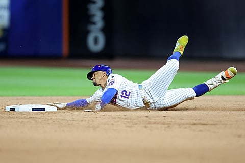 Francisco Lindor belts a grand slam in the sixth inning to power the New York Mets to a 4-1 win over the Philadelphia Phillies in Game 4 of their MLB playoffs best-of-five series.