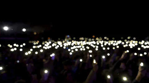 Flashing lights and frustrated fans:
Concert etiquette everyone needs to know