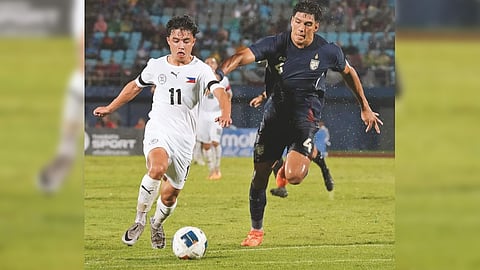 Suphanat brace kicks down Philippines