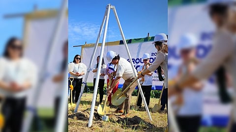 Aurora Pacific Zone and Freeport Authority president and CEO Atty. Gil Taway drops the capsule for the Grand Lagoon in Casiguran to signal the ecozone’s prosperous outlook.