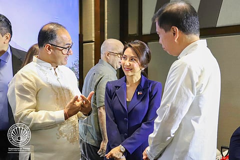 Moment of camaraderie Robinsons Hotels and Resorts SVP Barun Jolly (left), Tourism Secretary Christina Garcia Frasco (center), and PHOA executive director Benito Bengzon, Jr. share a light conversation during the signing of the pledge of support for the Philippine Hotel
Industry Strategic Action Plan 2023-2028.