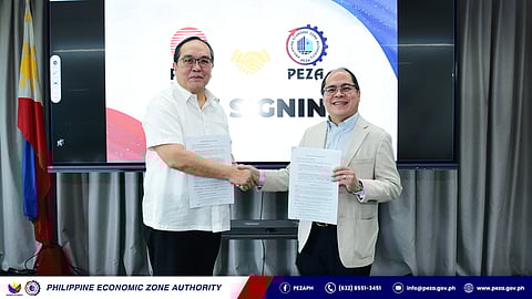 PNOC President and CEO Oliver B. Butalid (left) and PEZA Director General Tereso O. Panga sealed a Memorandum of Understanding last 14 October at PNOC's Networking Hall, solidifying a strategic partnership focused on strengthening the energy sector within PEZA-managed economic zones while identifying new energy projects and business opportunities.