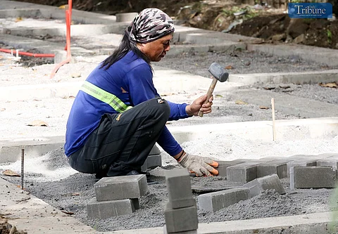 TRIBUNE-10-19-24-worker-installing-concrete