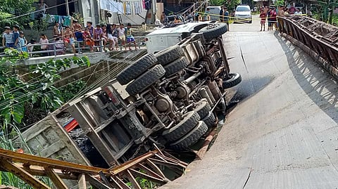 Davao bridge falls down
