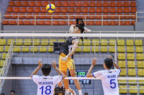 Giles Torres of Savouge launches a powerful middle attack against VNS defenders during their 2024 Spikers’ Turf Invitational Conference game at the Santa Rosa Sports Complex. The Spin Doctors prevailed, 25-16, 25-23, 25-16.