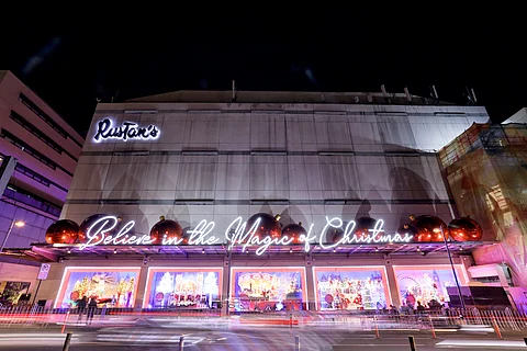 Rustan’s welcomes everyone to its Yuletide celebration.