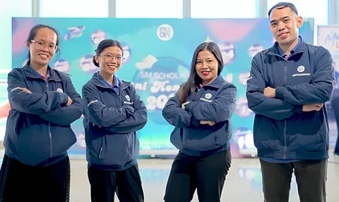 SM Scholars turned SM employees are (from left) Cherry Antonio, Allen Bermejo, Roma Hierro, and Michael Lumahan during the SM Scholars’ Alumni Homecoming 2024.