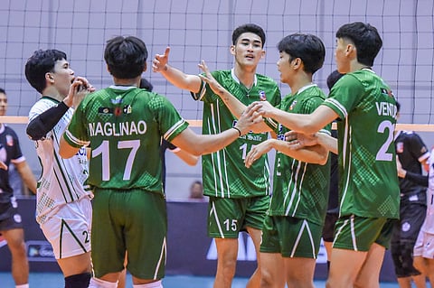 Green Oilers make smashing Spikers’ Turf debut