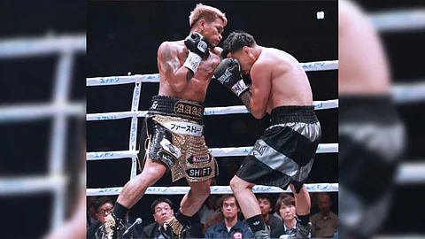 Johnriel Casimero (left) batters Saul Sanchez of the United States en route to a first-round knockout win recently in Yokohama.