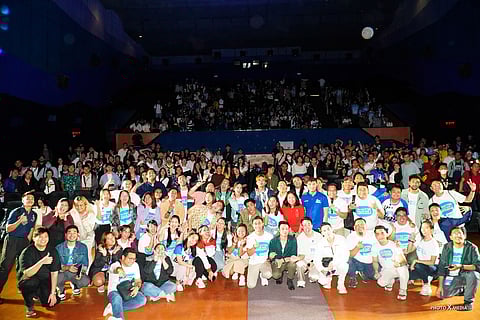 LOOK: MAD Talks Padayon organizers and attendees take a group photo to commemorate the event. | Photo courtesy of I am MAD (Making A Difference) Volunteers, Inc.