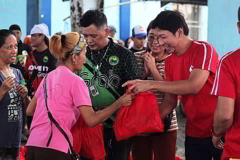 Selflessness! MOVE IT and Grab drivers work hand-in-hand in providing relief goods to 1,000 affected residents and fellow riders in Cavite after the onslaught of severe tropical storm ‘Kristine’ and typhoon ‘Leon’ recently.