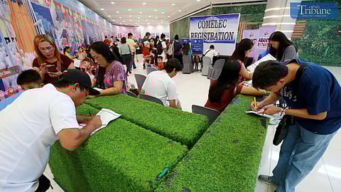 (FILE PHOTO) Residents of Antipolo line up for the special voter registration conducted by the Commission on Elections at SM Masinag on Tuesday. The number of voters who have been deactivated and may no longer vote in the May 2025 midterm elections has increased to more than 5.38 million, according to the poll body.