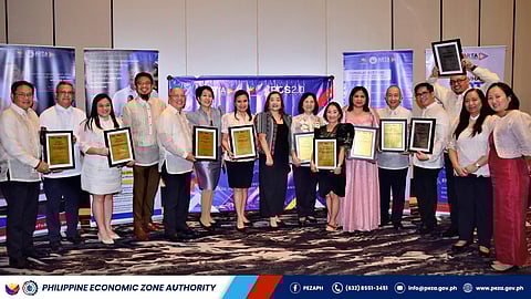 PEZA Deputy Director General for Operations Vivian Santos (center) joins other PEZA officials and employees in receiving accolades at the ARTA RCS Awards last 30 October at the Conrad Hotel in Pasay City.