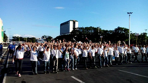 To date, the largest turnout for "Alay Lakad" was 400,000 participants, but this year’s simultaneous nationwide walk is expected to draw an estimated 4 to 5 million walkers.