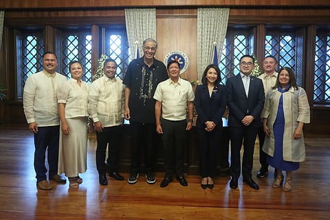 President Ferdinand "Bongbong" Marcos Jr. welcomes the Pacific Century Fellows (PCF) led by its founder and former Honolulu Mayor Mufi Hannemann at Malacañan Palace on Wednesday, 13 November, 2024.
The PCF is a group of established and emerging leaders in Hawaii. The group is in the country to conduct different humanitarian activities as well as to strengthen relationship with different sectors by seeking opportunities to learn the country's agriculture, economic, and tourism, among others.