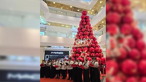 Los Cantates de Manila choir.